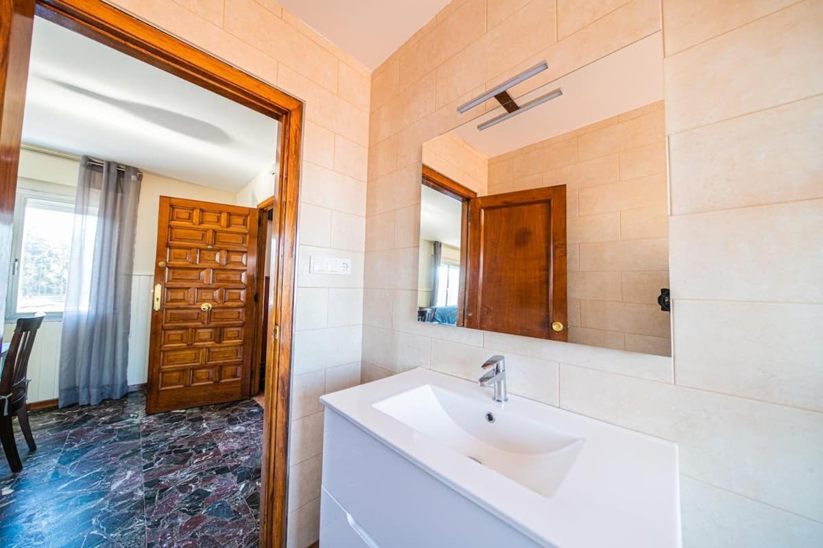 Apartamento Centrico Con Vistas Al Mar Villanueva De Arosa Bagian luar foto